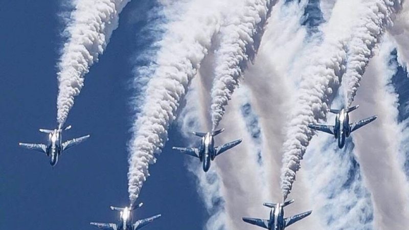 ブルーインパルスが大阪の空を舞いました！　リトハウス長堀橋